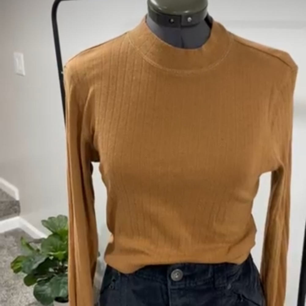 American Eagle long sleeve tee